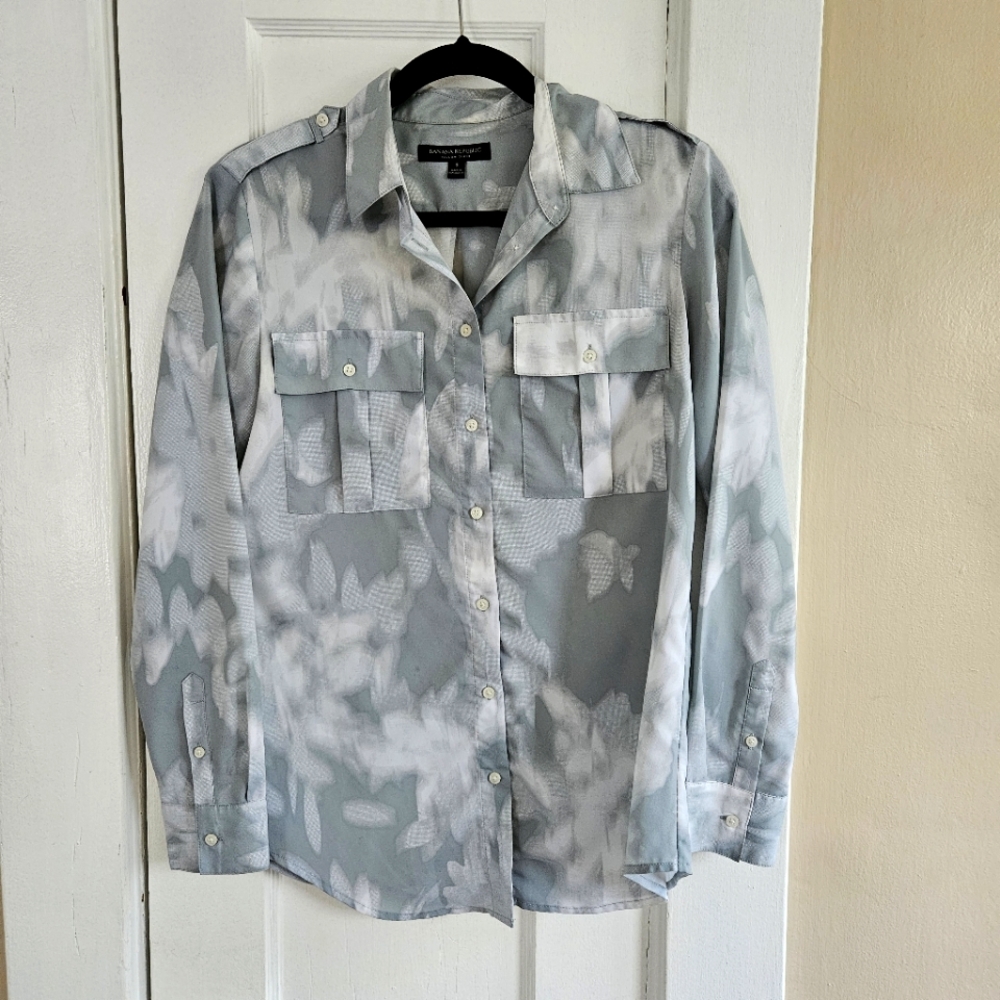 Banana Republic Light Blue Abstract Floral Button-Up Shirt